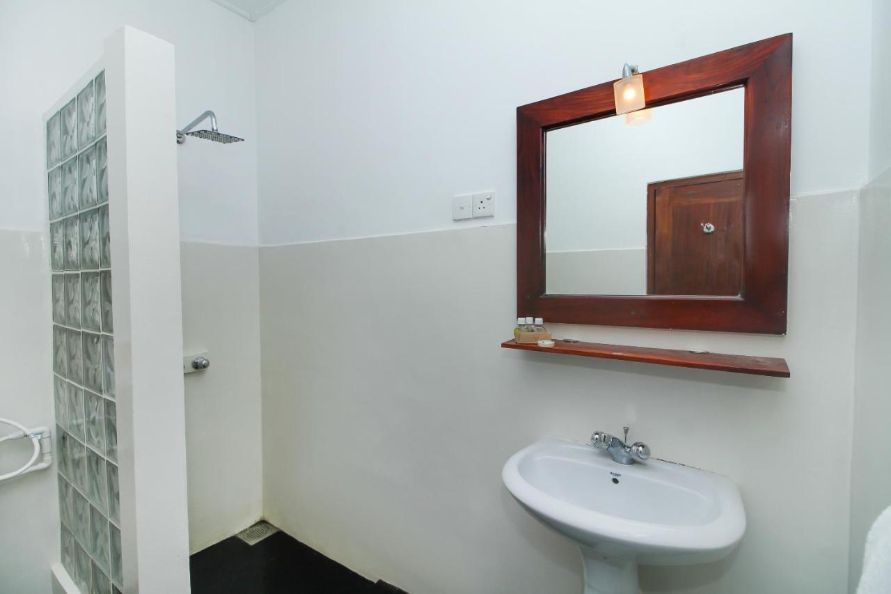 Kalla Bongo Lake Resort Hikkaduwa Esterno foto